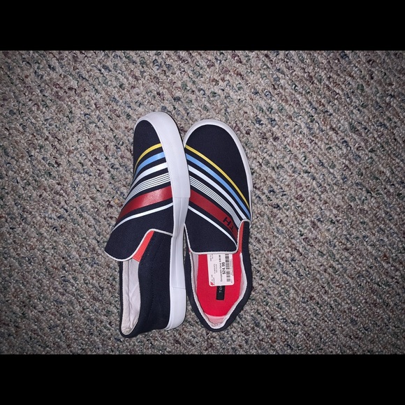 Tommy Hilfiger - Picture 1 of 1